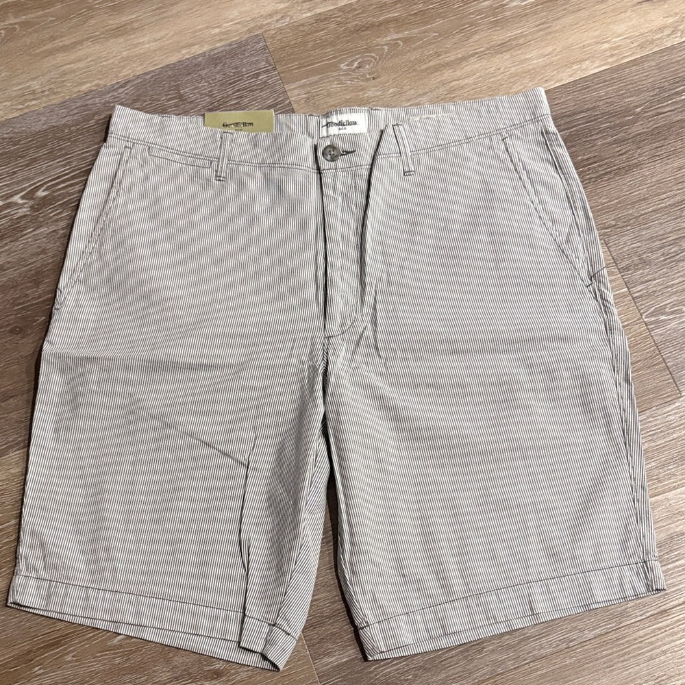 Goodfellow & Co Men's Light Gray Pinstriped Shorts